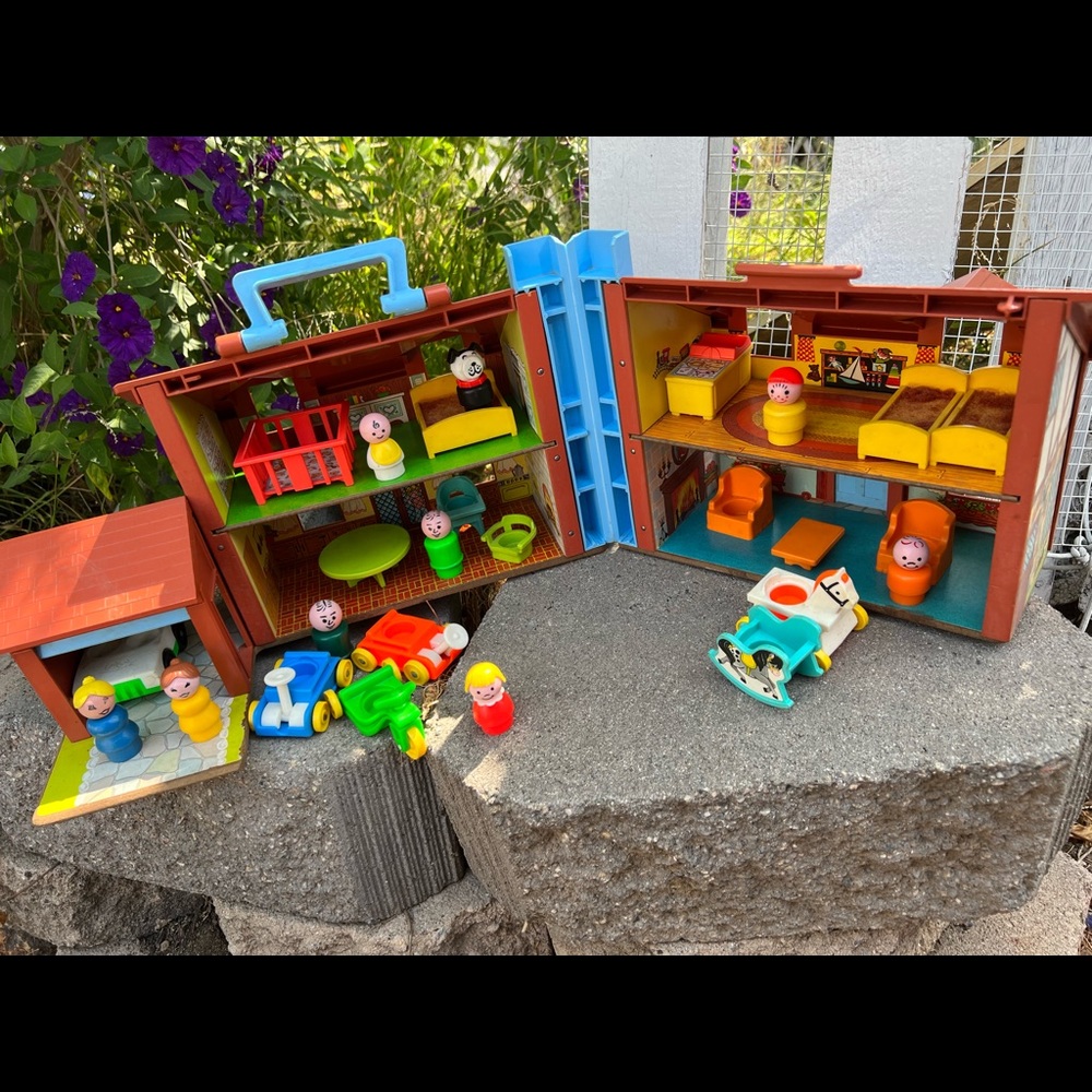Vintage Fisher Price Little People playhouse